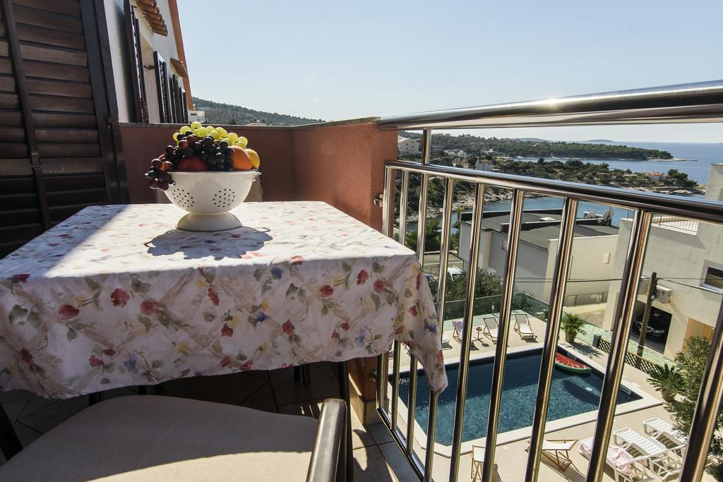 Apartments Martina Primosten Luaran gambar