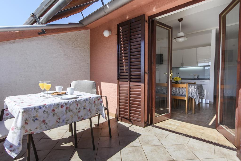 Apartments Martina Primosten Luaran gambar