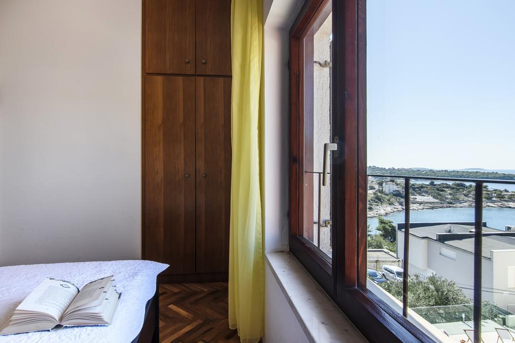 Apartments Martina Primosten Luaran gambar