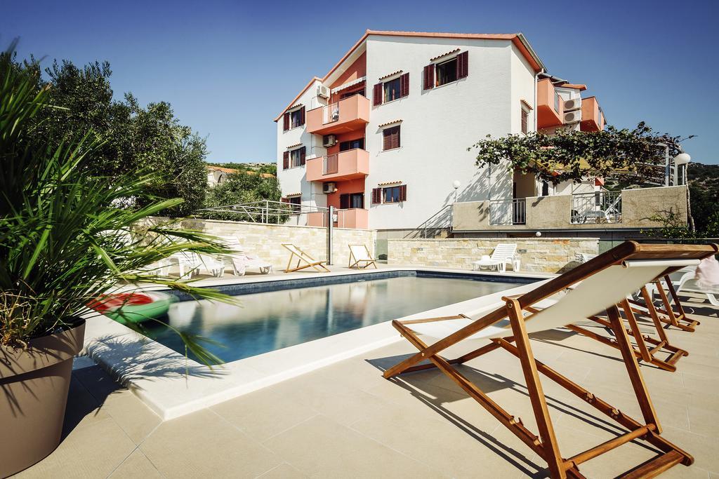 Apartments Martina Primosten Luaran gambar
